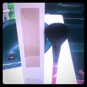 NIB JAPONESQUE FACE BRUSH